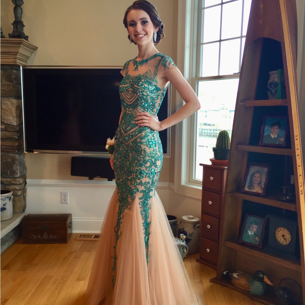 Elegant Green and Cream Women's Dress